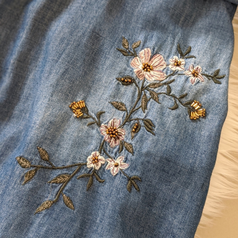 Vintage America Embroidered Chambray Top NWT - Picture 4 of 7